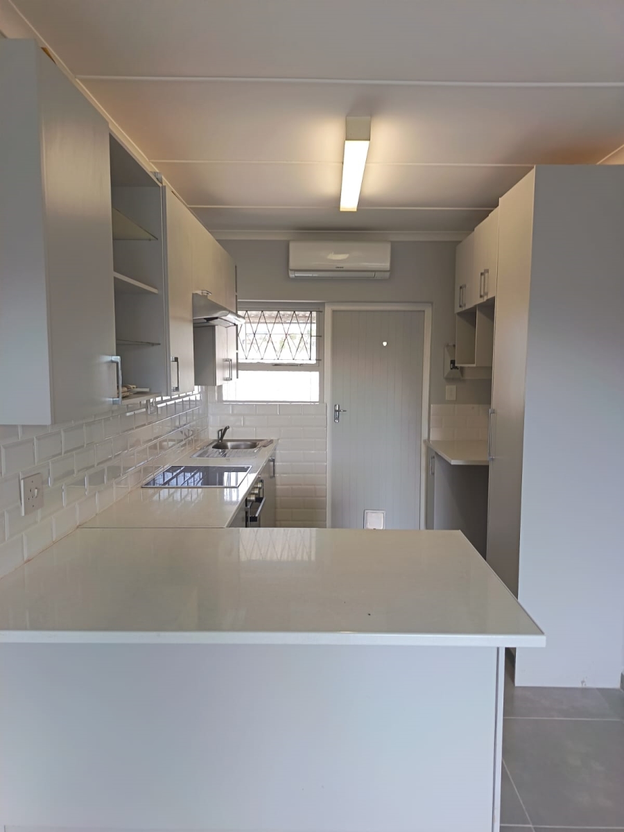 To Let 2 Bedroom Property for Rent in Wavecrest Eastern Cape